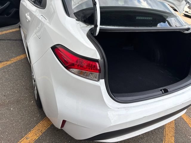 Used 2020 Super White Toyota LE image 10