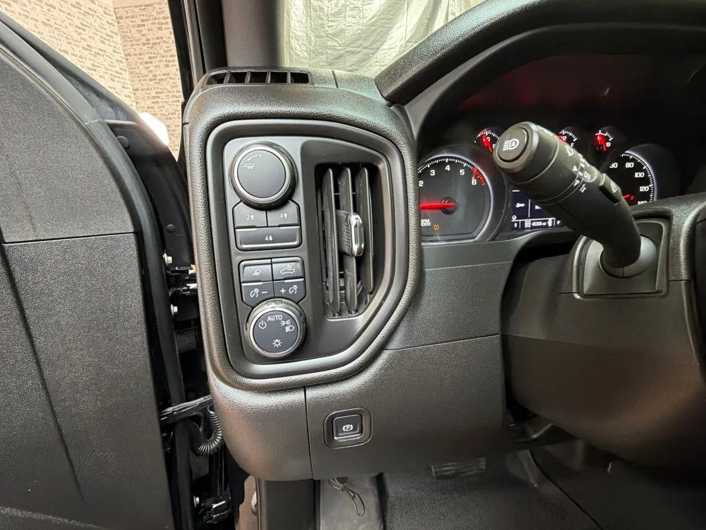 Used 2025 Black Chevrolet Custom image 21