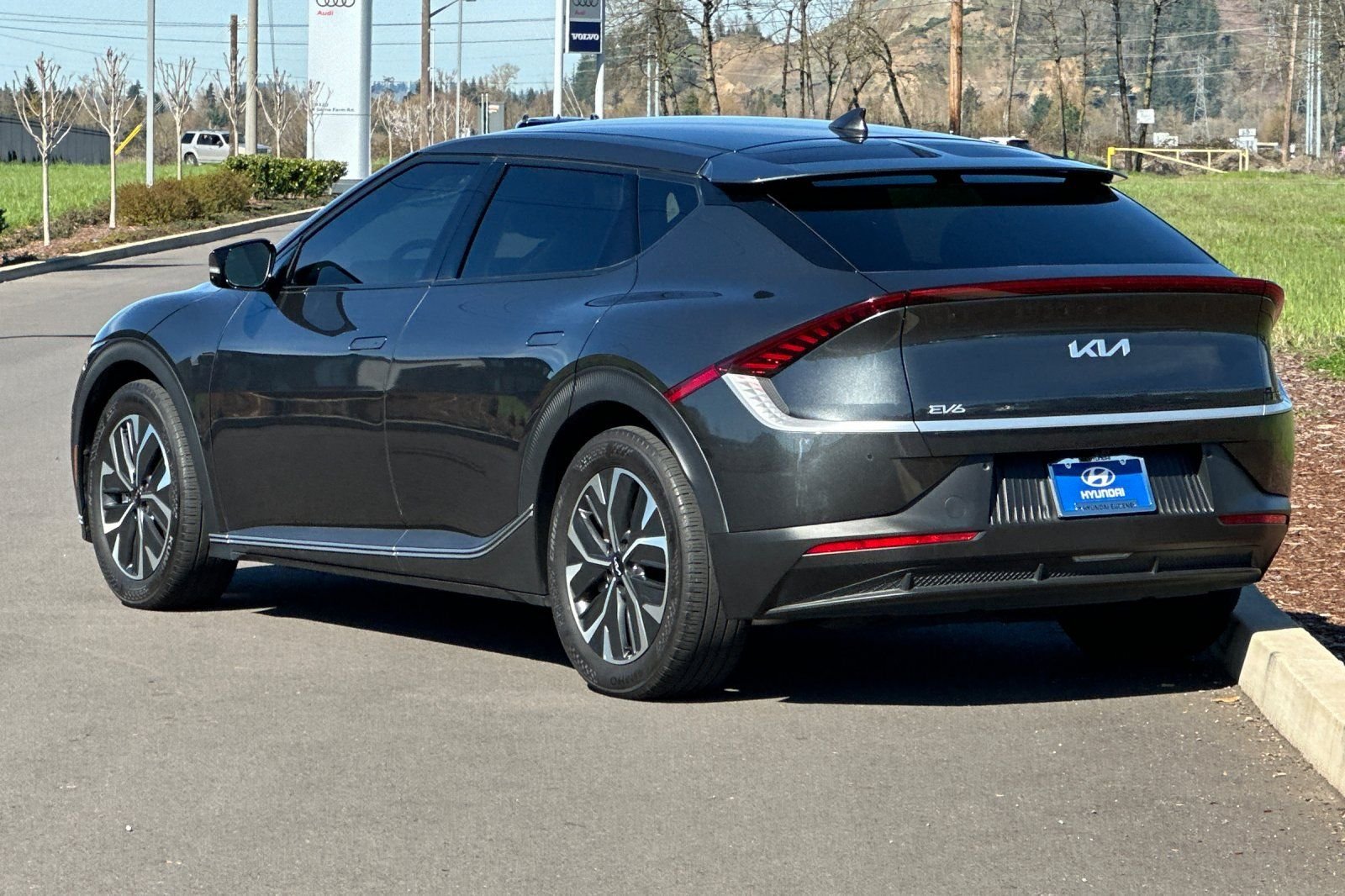 Used 2023 Gray Kia Light image 5
