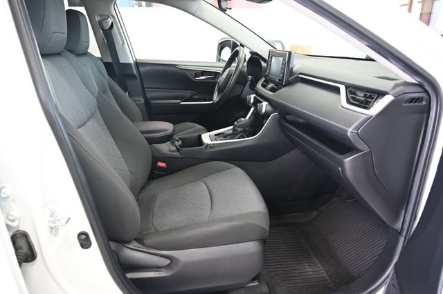 Used 2022 White Toyota XLE image 11