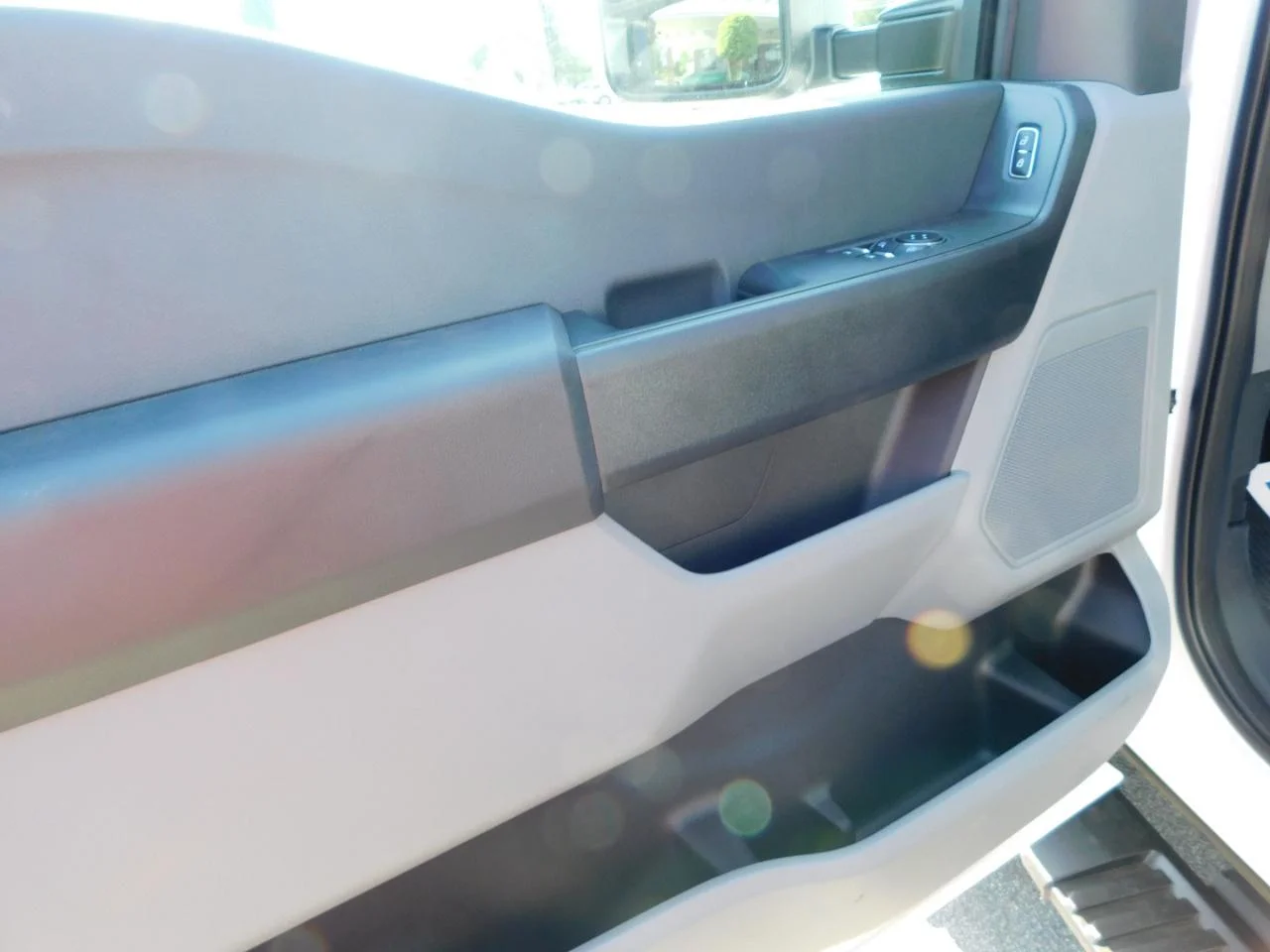 New 2025 Oxford White Ford F-450® XL image 18