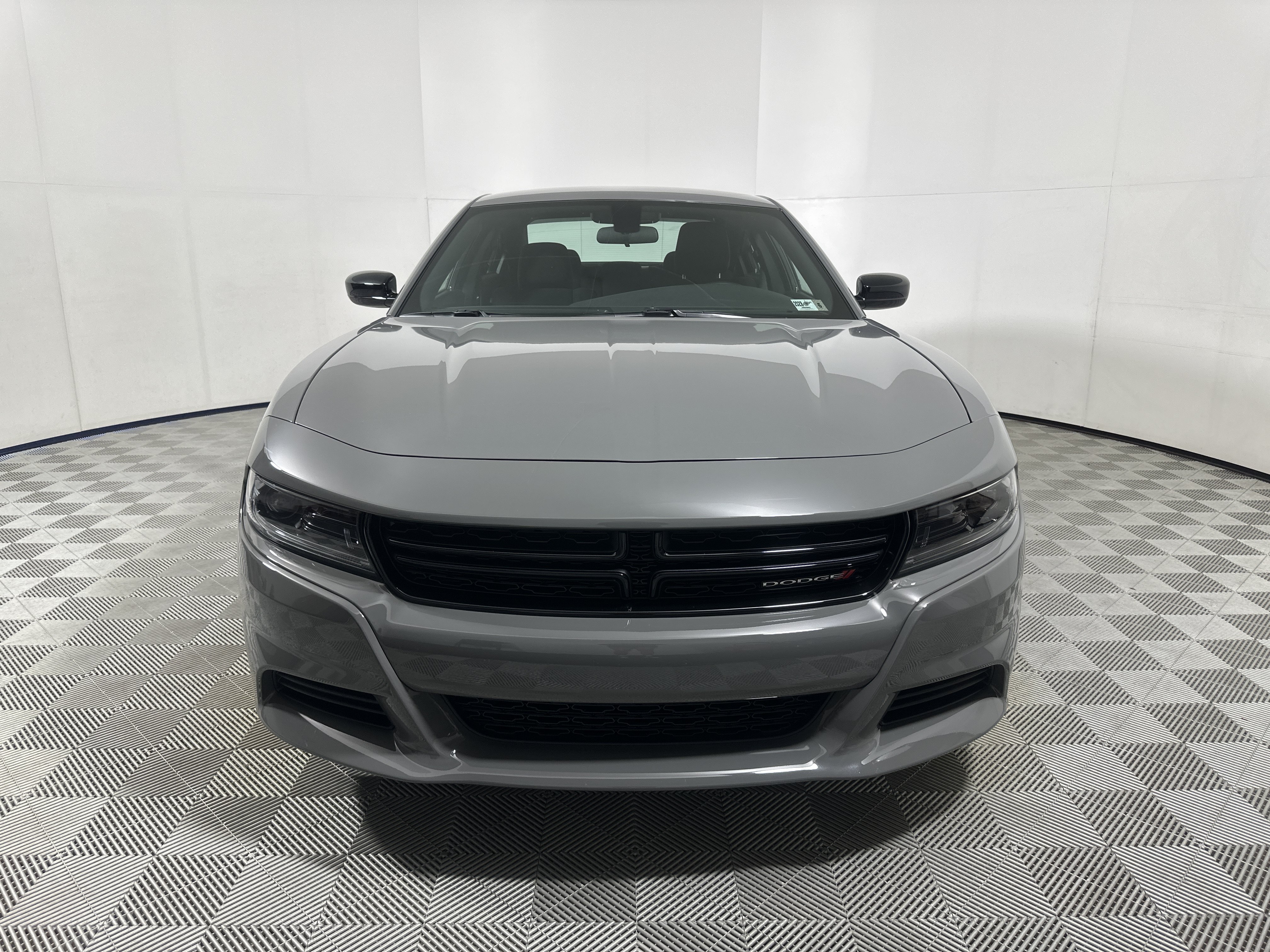Used 2023 Destroyer Gray Clearcoat Dodge SXT image 2
