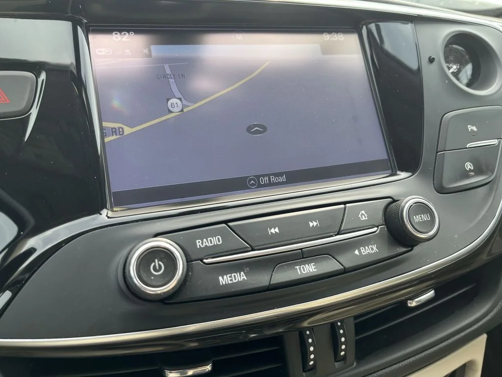 Used 2020 Brown Buick Essence image 18