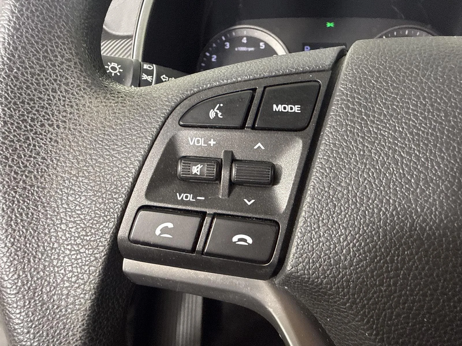 Used 2019 White Pearl Hyundai SE image 14