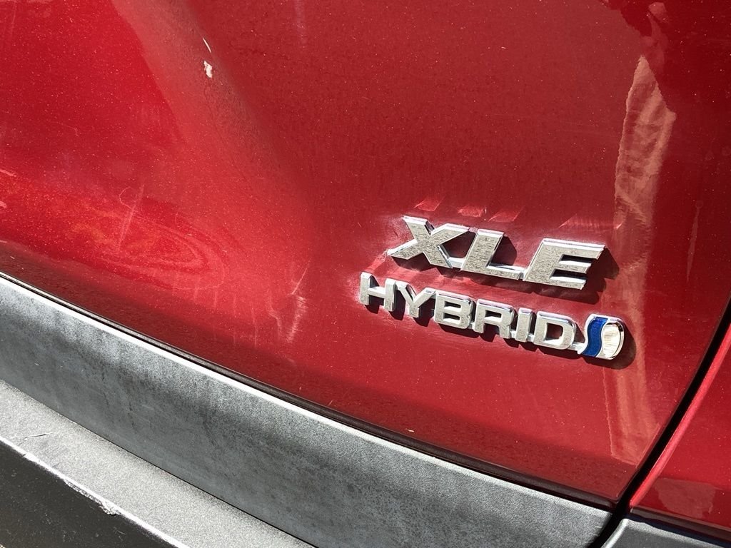 Used 2020 Red Toyota XLE image 17