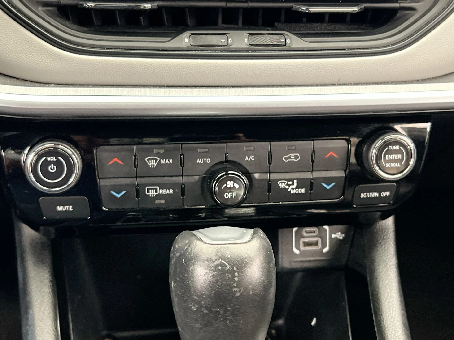 Used 2025 Silver Jeep Limited image 25