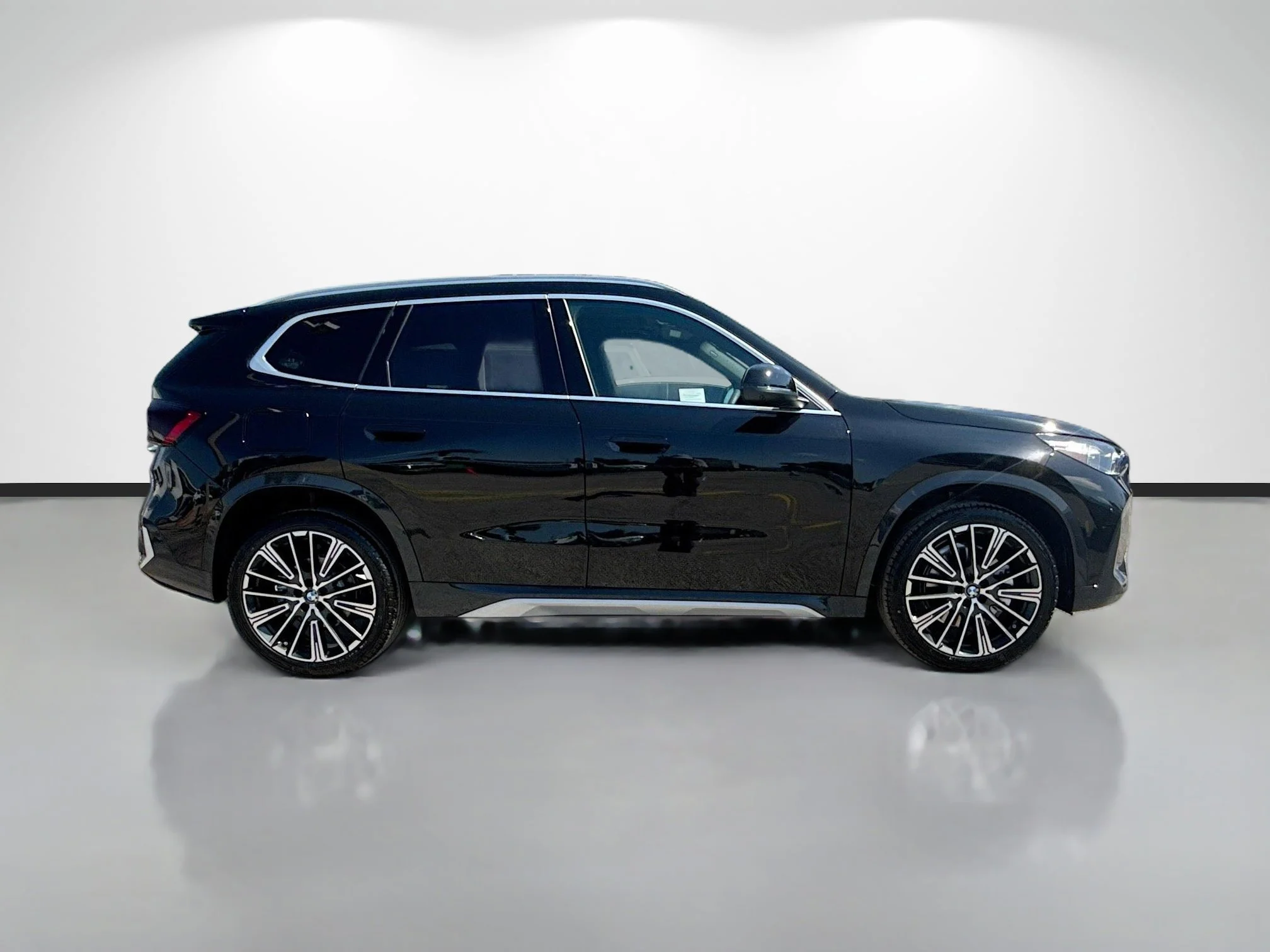New 2026 Jet Black BMW xDrive28i image 2