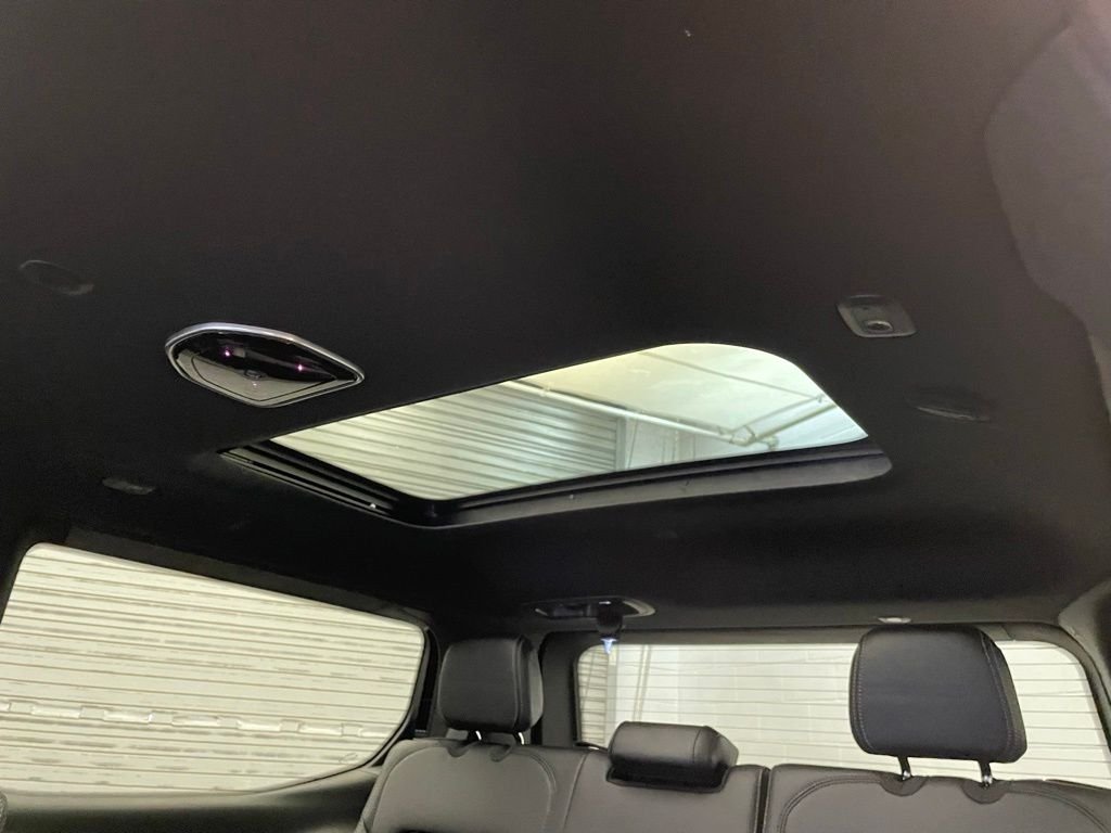 New 2026 Silver-Zynith Exterior Paint Jeep Summit Obsidian image 23