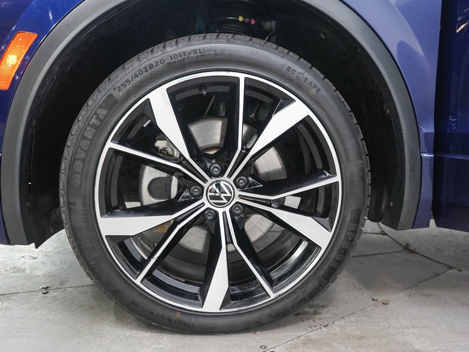 Used 2024  Volkswagen SEL R-Line image 30