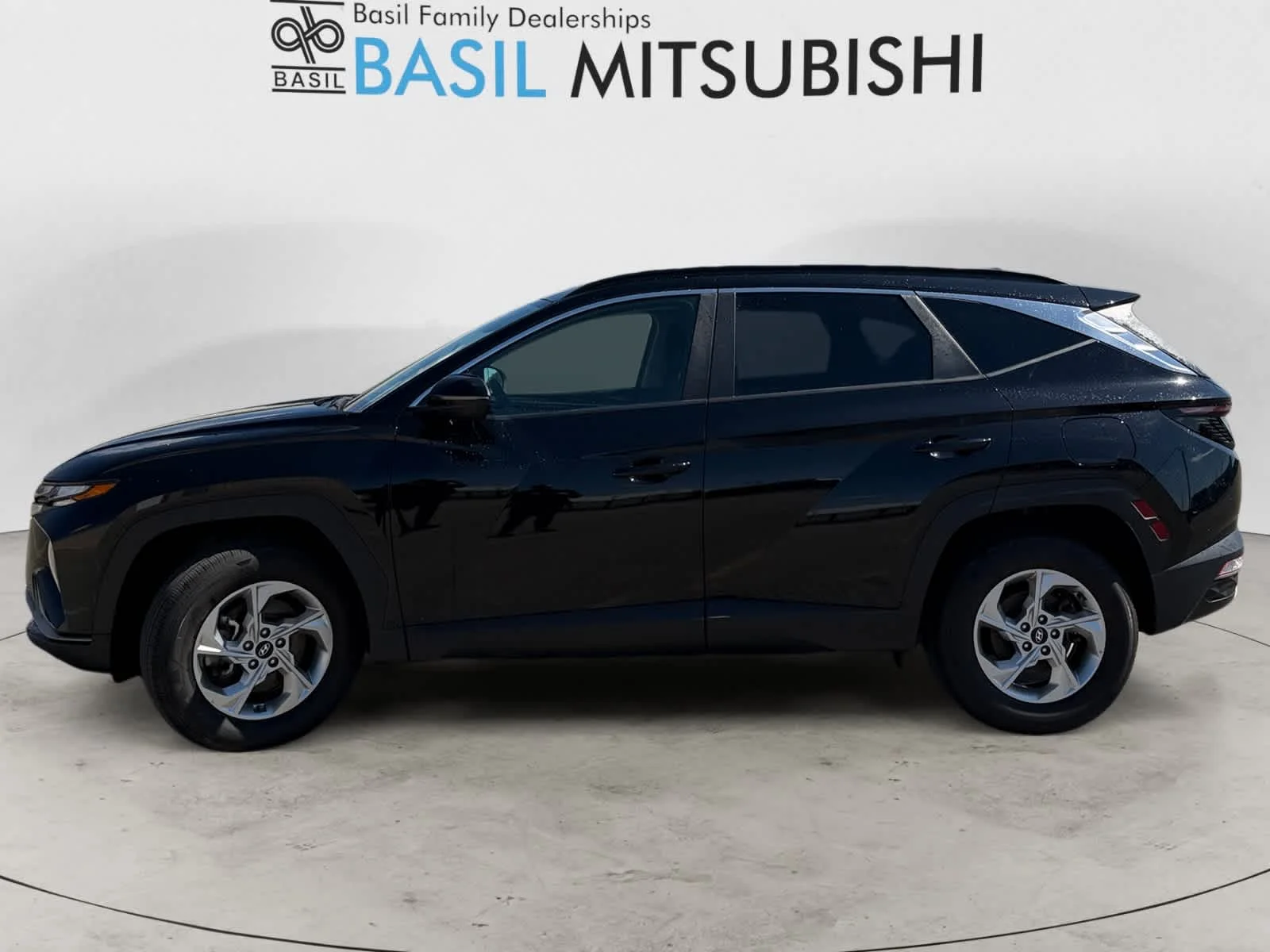 Used 2023 Phantom Black Hyundai SEL image 3