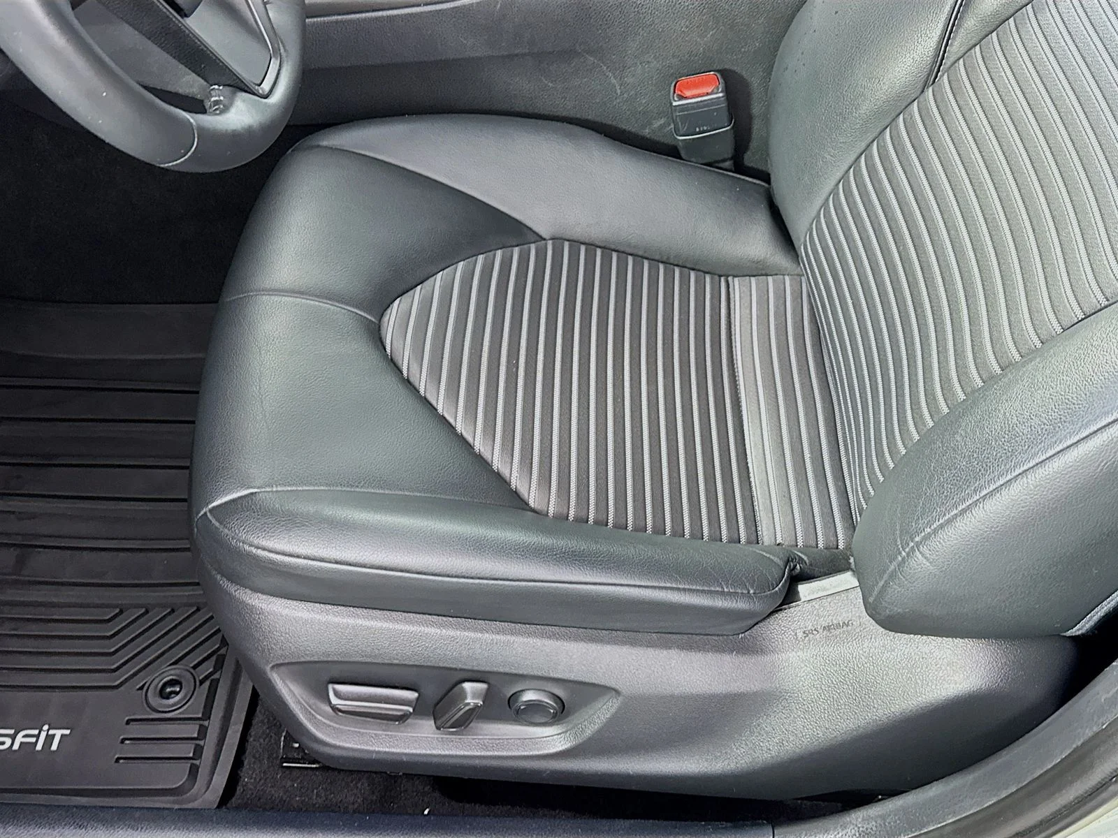 Certified Used 2022 Silver Toyota SE image 15