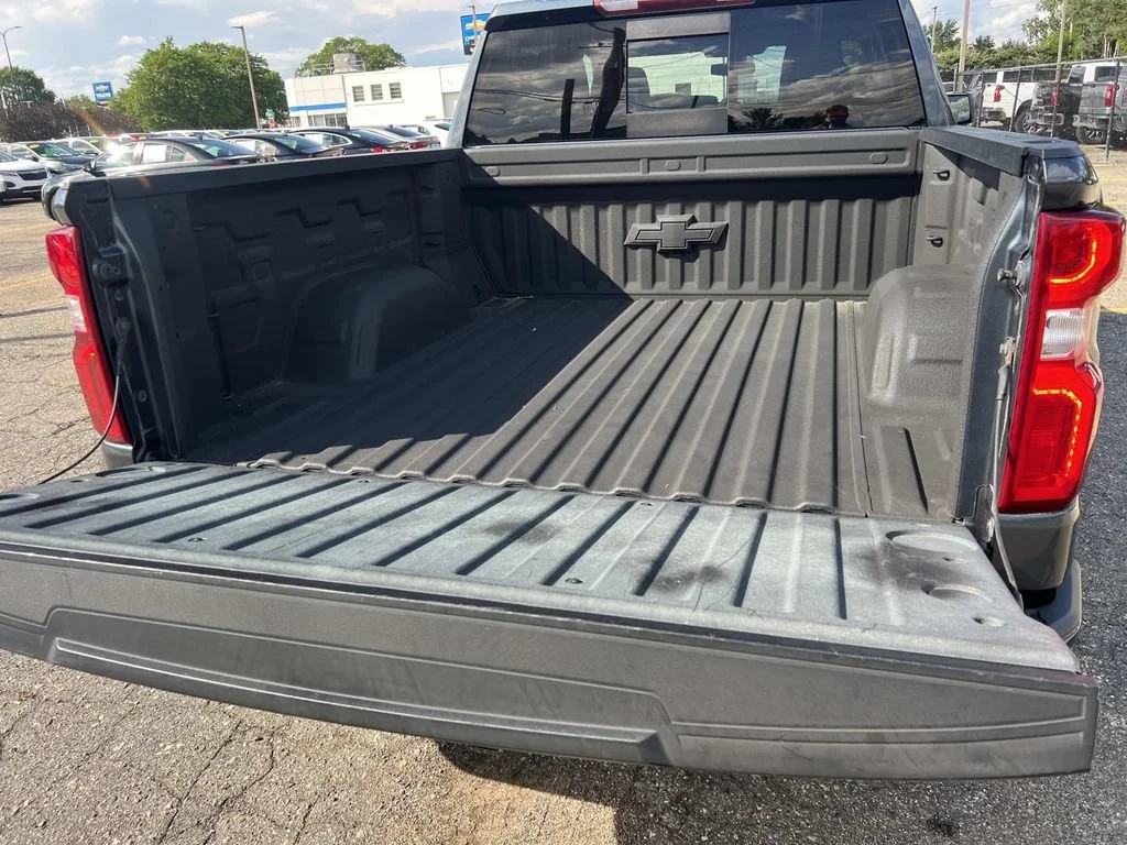 Used 2020 SHADOW GRAY METALLIC Chevrolet RST image 10