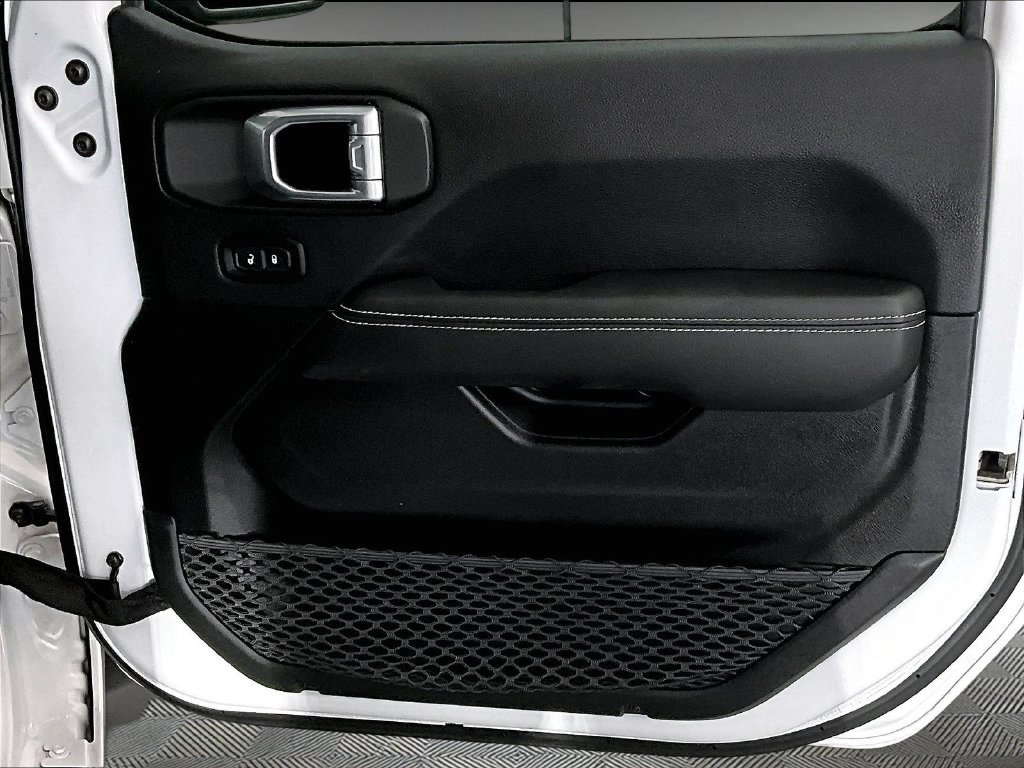 Used 2023 White Jeep Sahara image 12