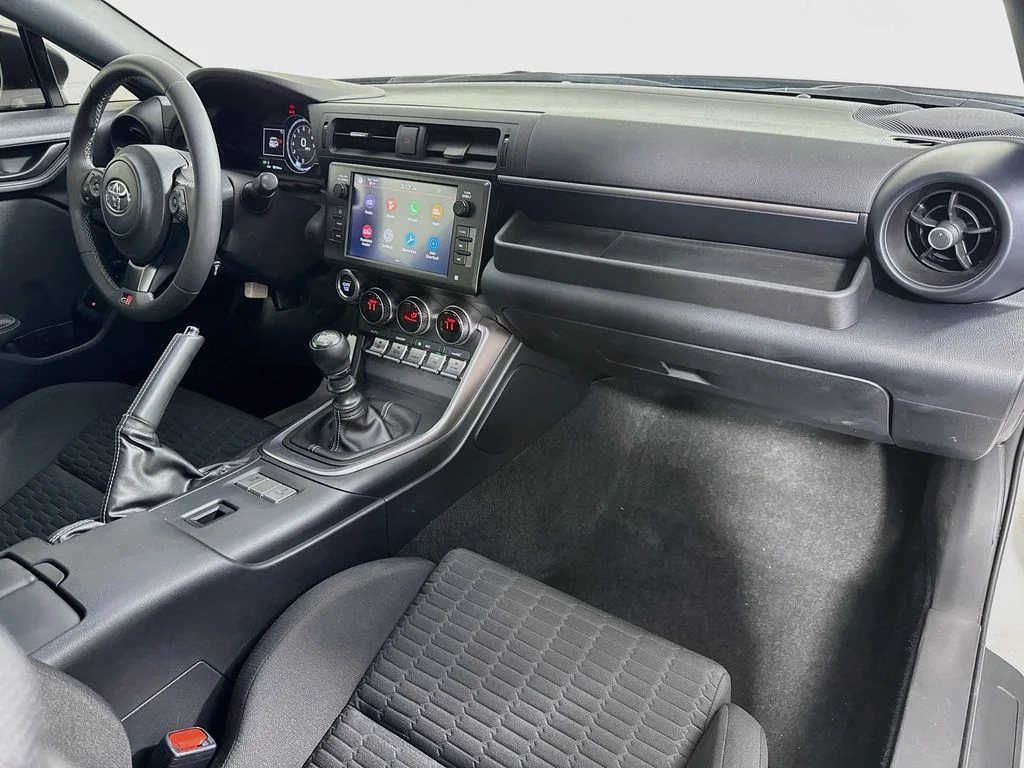 Used 2024  Toyota Base image 33