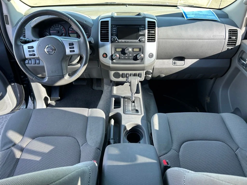 Used 2016 Arctic Blue Metallic Nissan SV image 20