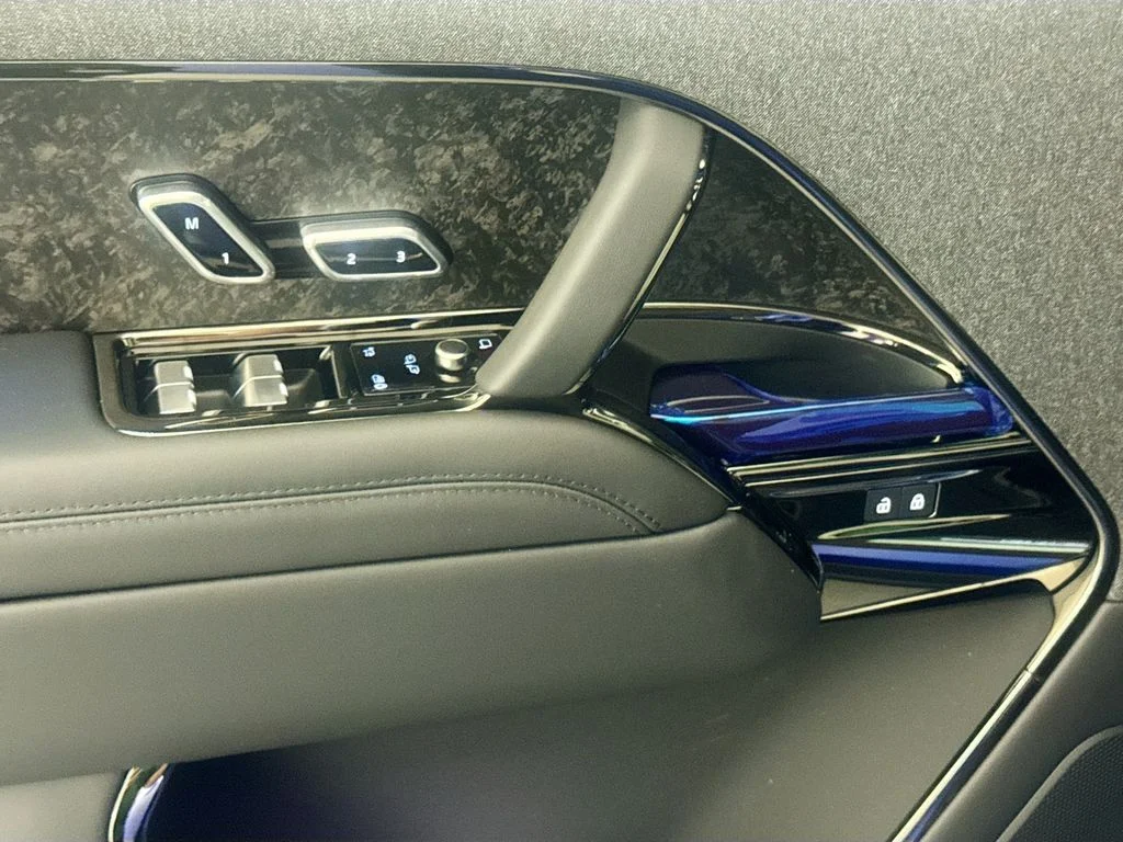 New 2026 Velocity Blue Land Rover Autobiography image 17