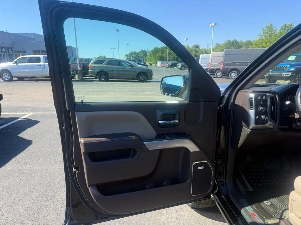 Used 2018 Black Chevrolet LTZ image 10