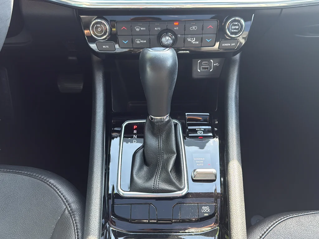 Used 2023 White Jeep Limited image 24