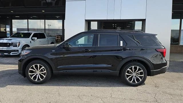 New 2026 Agate Black Metallic Ford ST-Line RWD image 19