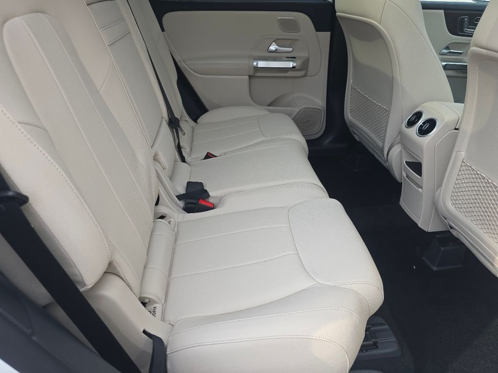 New 2026 Polar White Mercedes-Benz GLB 250 image 20