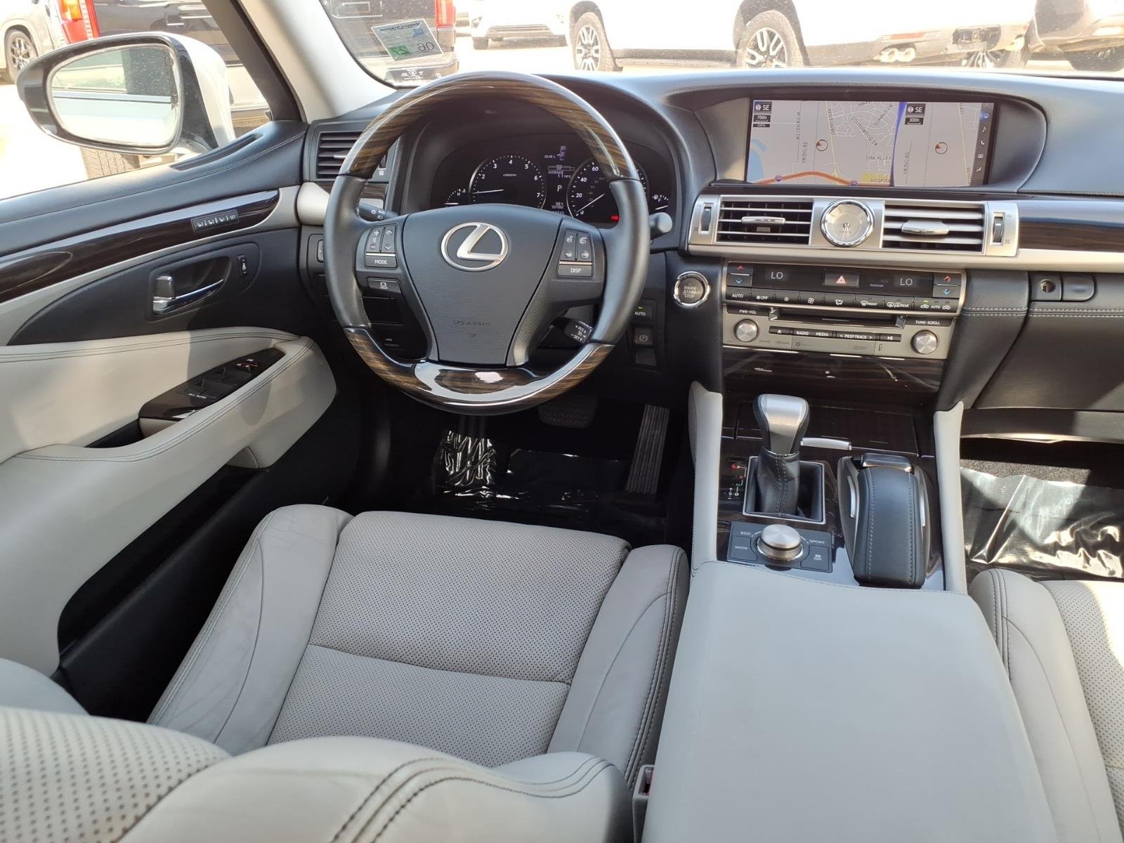 Used 2016 Atomic Silver Lexus Base image 4