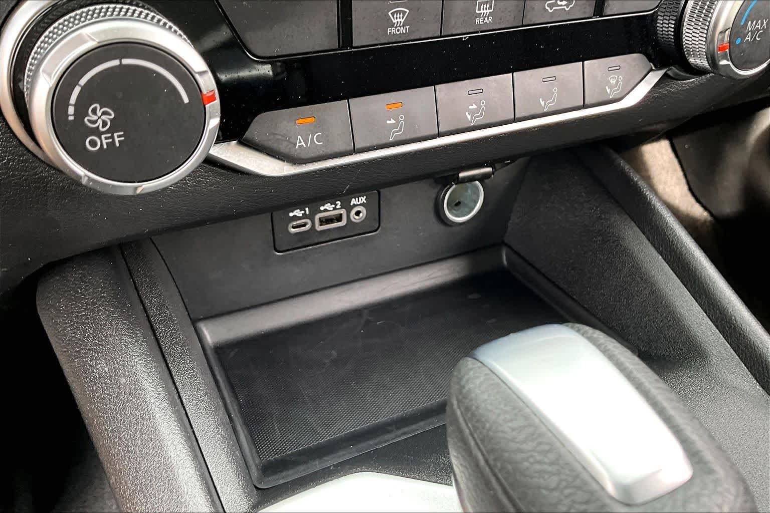 Used 2025 Glacier White Nissan SV image 31
