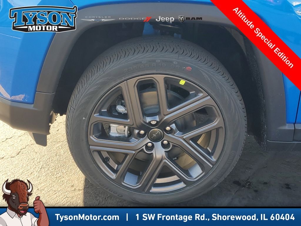 New 2026 Hydro Blue Pearlcoat Jeep Latitude image 7