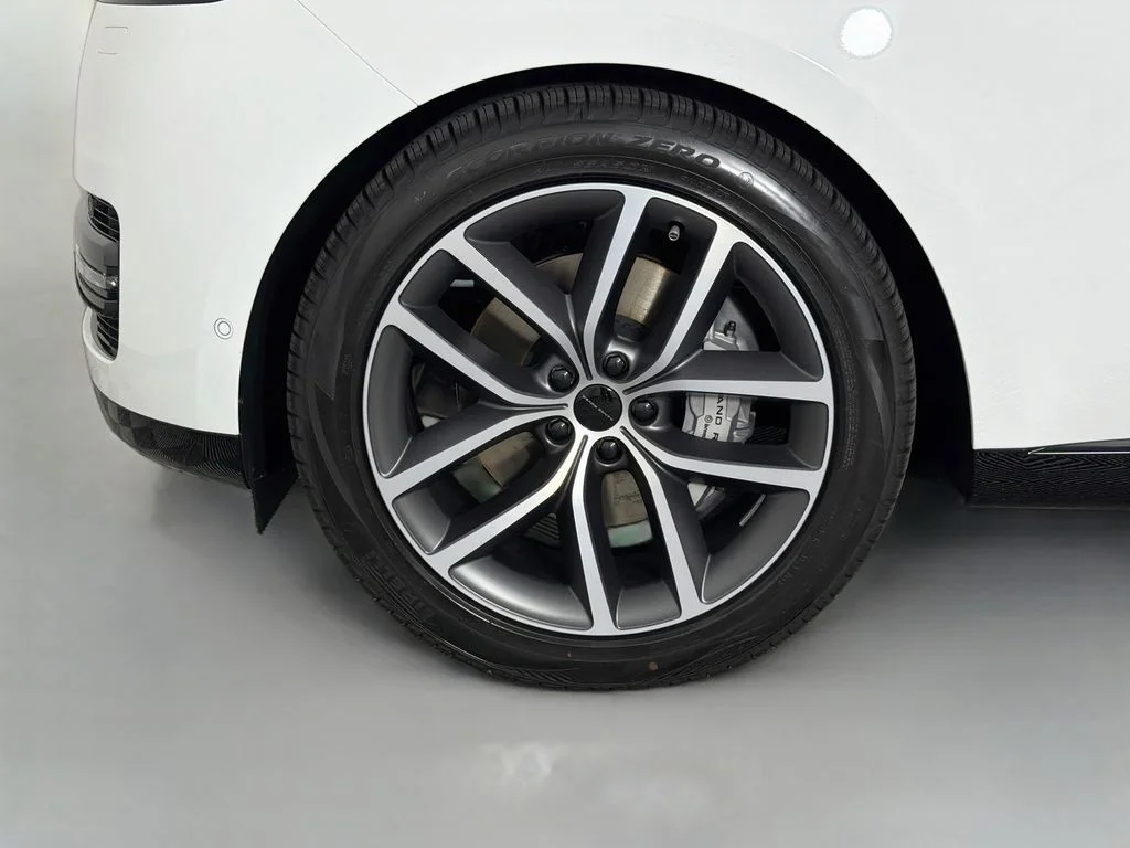 New 2026 Fuji White Land Rover SE 7 Seats image 33