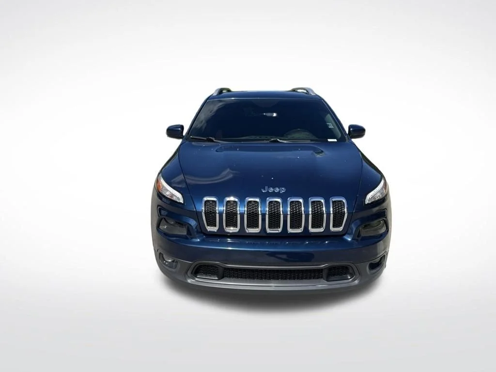 Used 2018 Patriot Blue Pearlcoat Jeep Latitude image 3