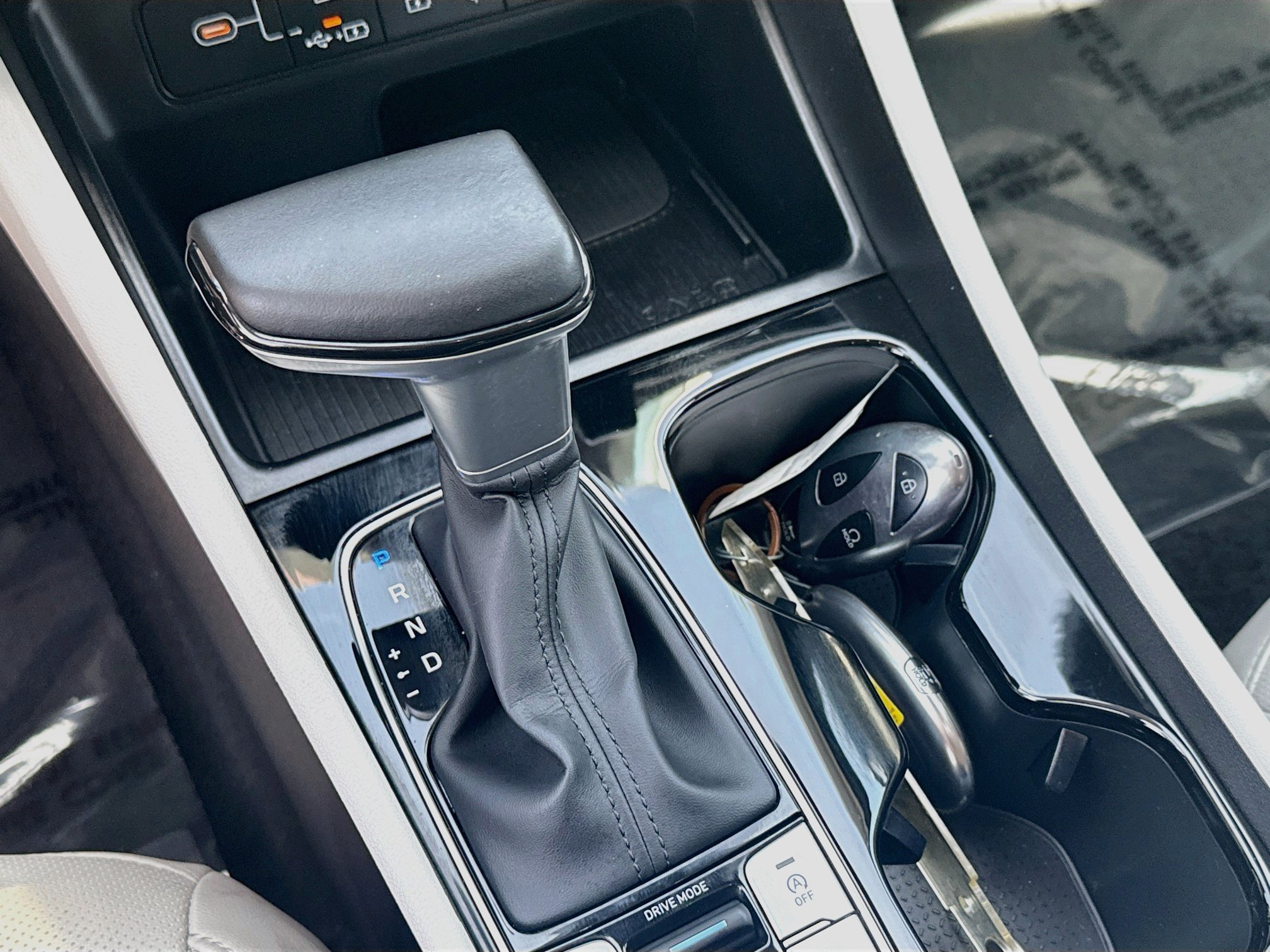 Used 2025 Phantom Black Hyundai SEL Convenience image 16