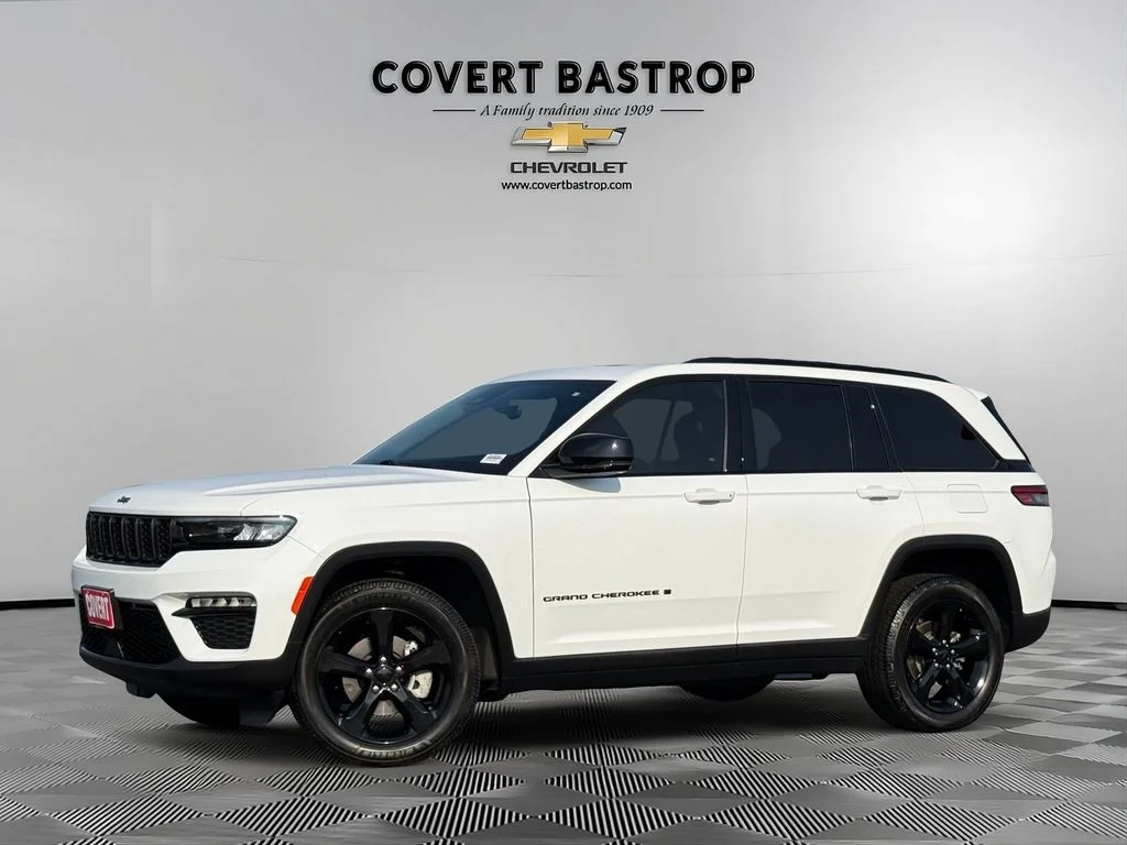 Used 2024 White Jeep Limited image 1