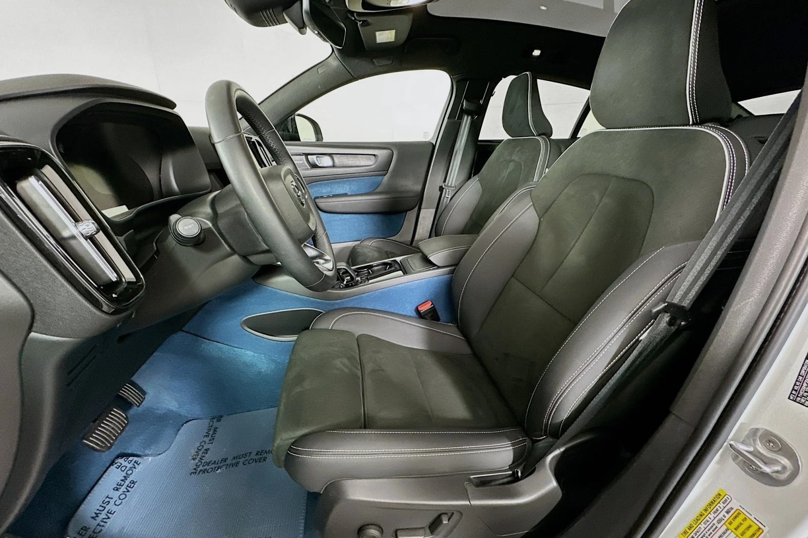 Used 2023 Crystal White Metallic Volvo Ultimate image 18