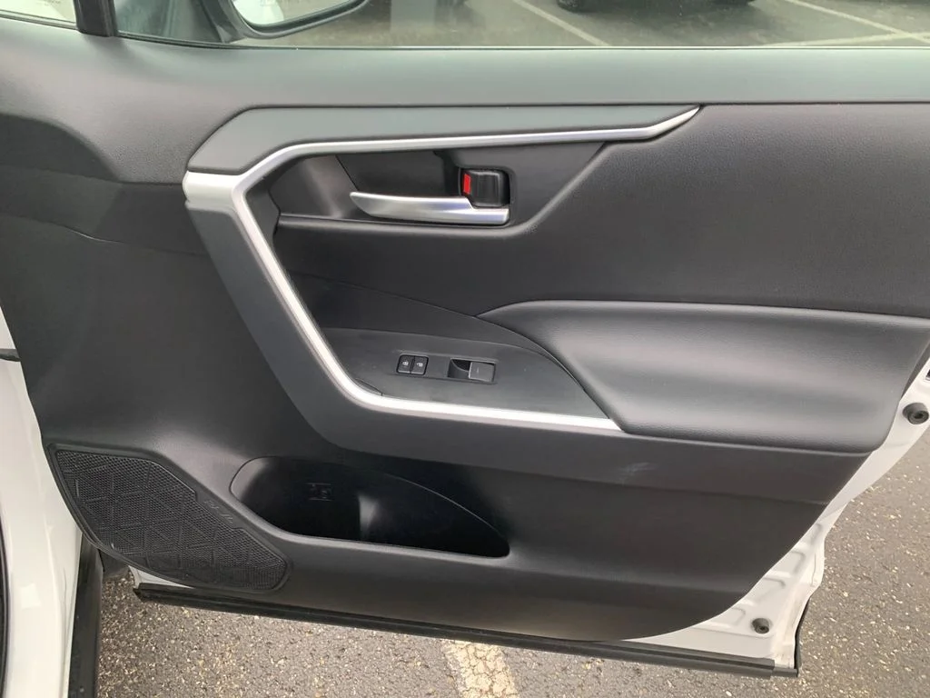 Used 2025 White Toyota XLE image 20