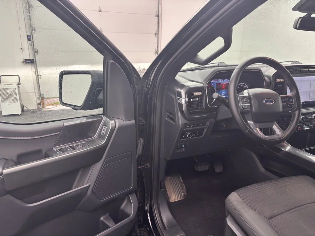 Used 2023 Black Ford XLT image 16