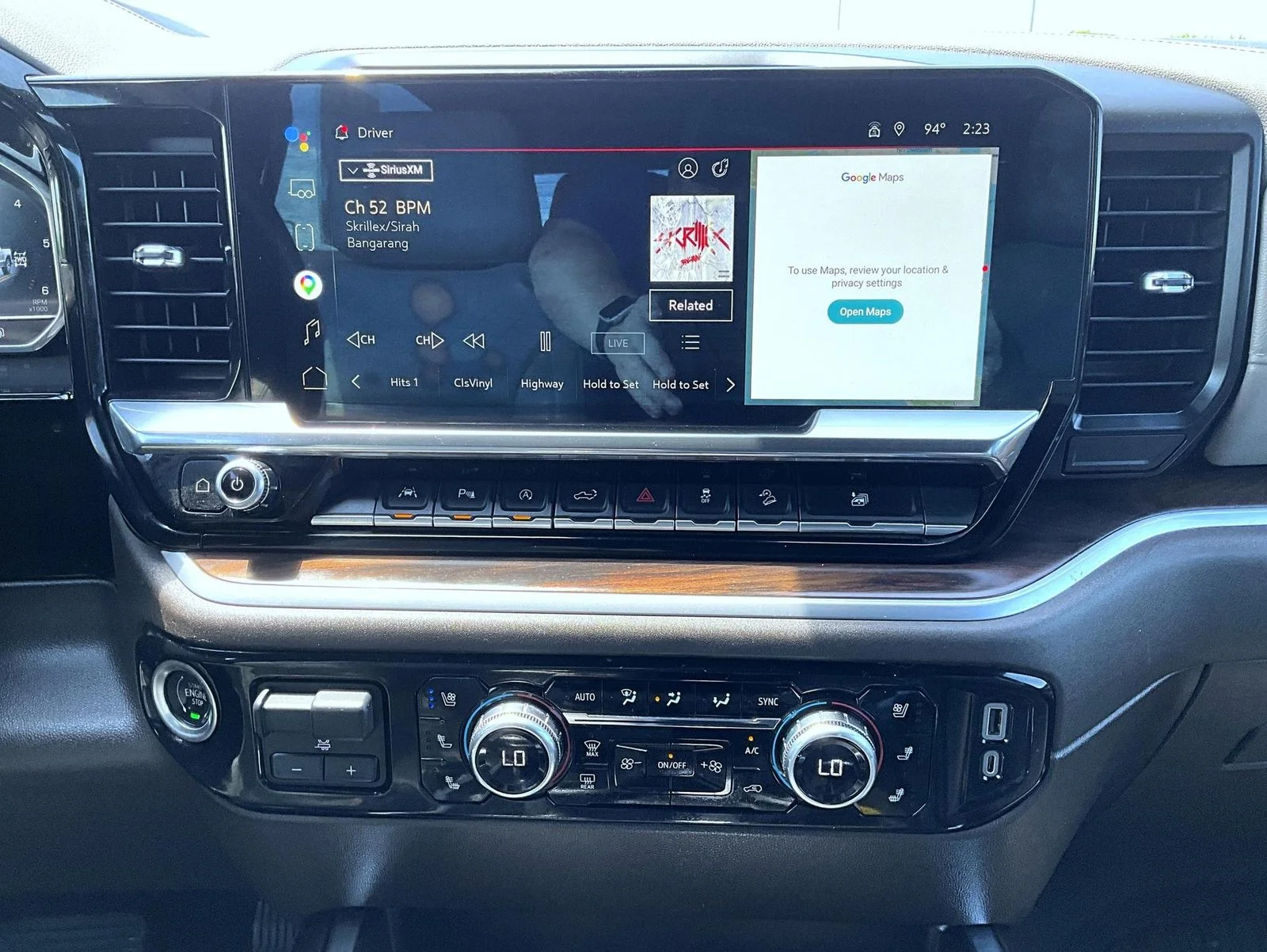 Used 2022 White GMC SLT image 14