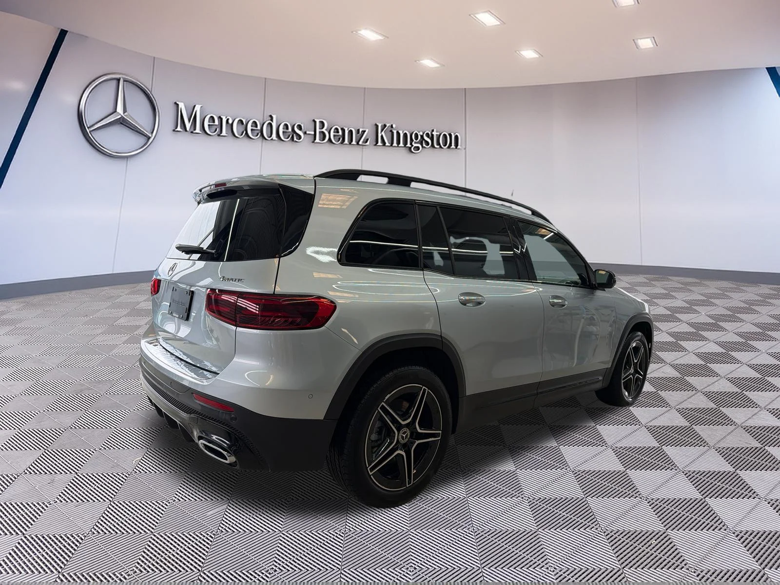 Used 2026 Silver Mercedes-Benz GLB 250 4MATIC SUV image 5