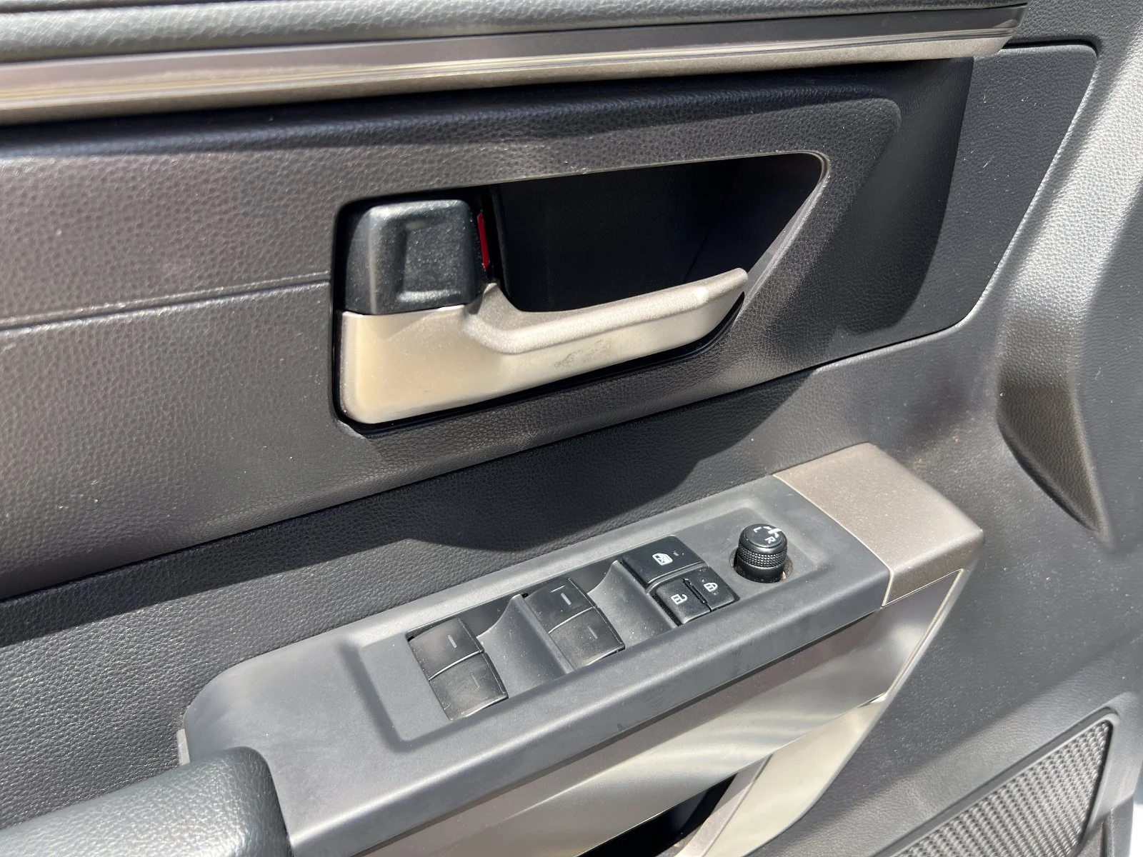 Used 2022 Silver Toyota SR5 image 14