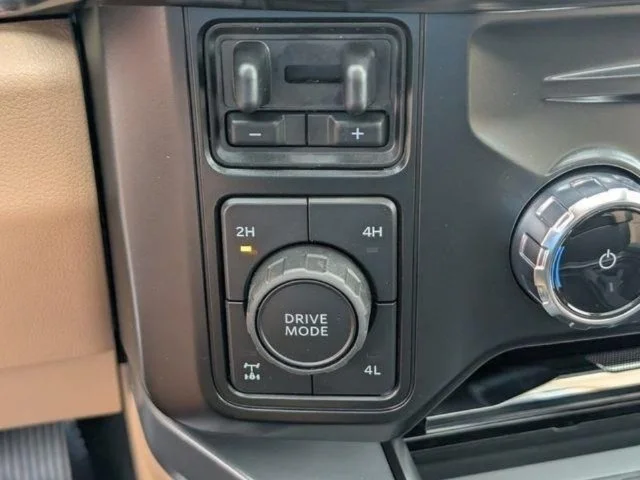 New 2026 Star White Metallic Tri-Coat Ford F-250® Lariat® image 31