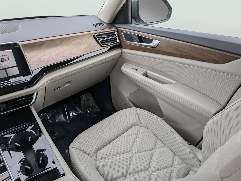 New 2026 Green Volkswagen 2.0T SE w/Technology image 13
