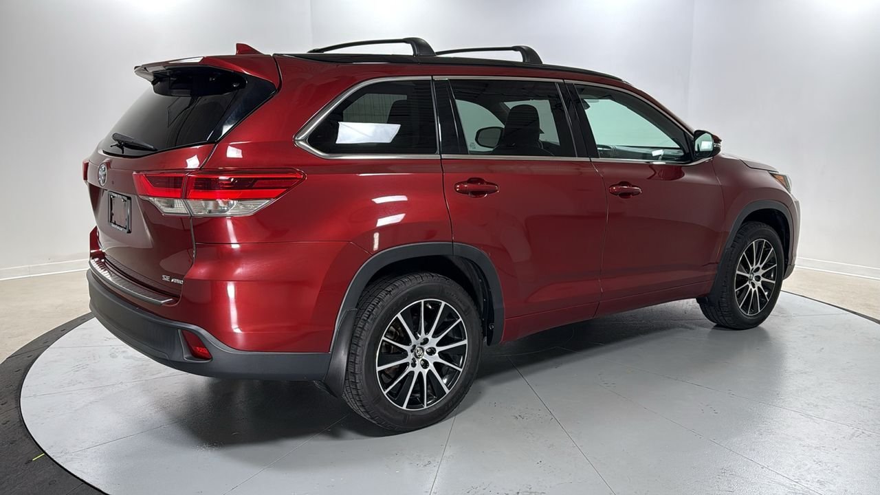 Used 2018 Red Toyota SE image 5