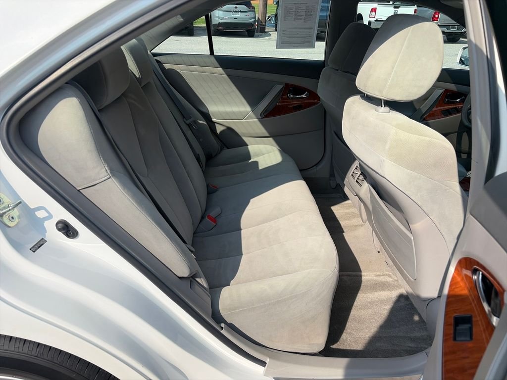 Used 2009 Super White Toyota XLE image 38