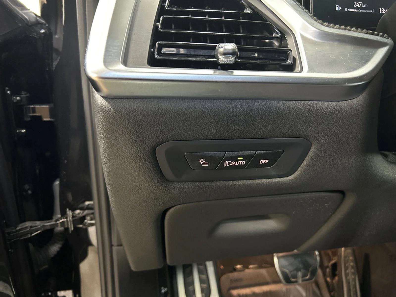 Used 2024 Black BMW xDrive40i image 16