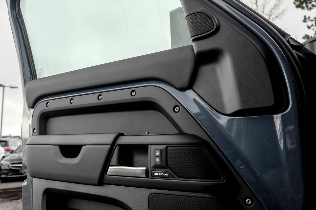 New 2026 Tasman Blue Land Rover S image 11