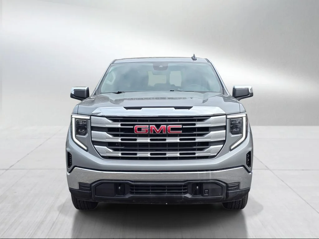 Used 2025 Sterling Metallic GMC SLE image 8