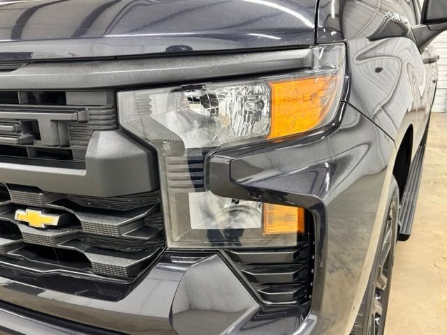 Used 2023 Gray Chevrolet Custom image 9