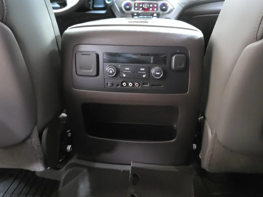 Used 2015 White GMC Denali image 16