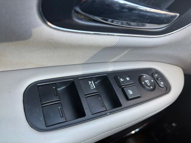 Used 2018 White Honda EX image 30