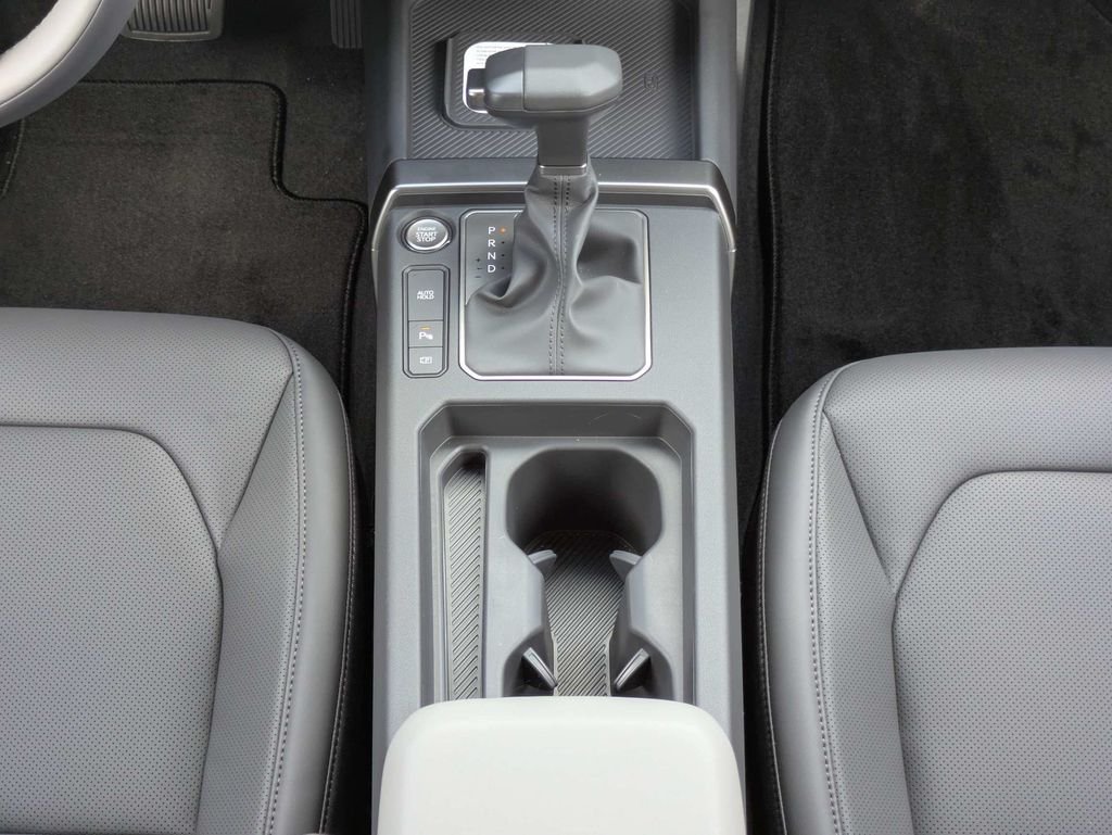 New 2027 Snow White Pearl Kia EX image 17