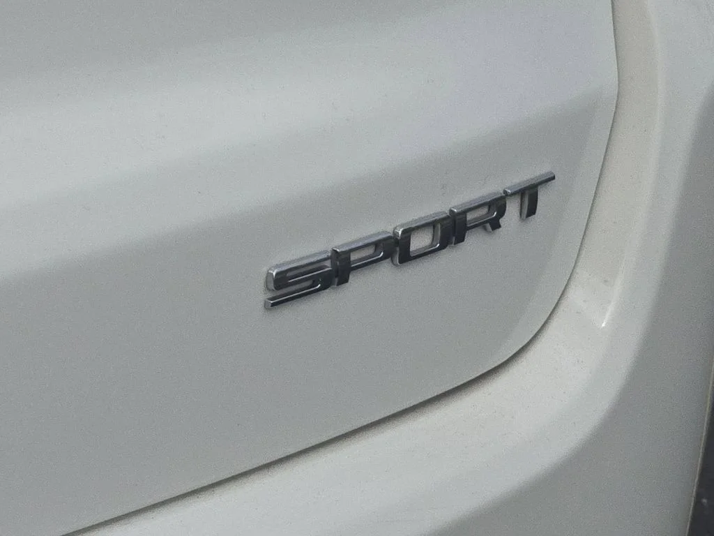 Used 2019 White Clearcoat Jeep Sport image 21