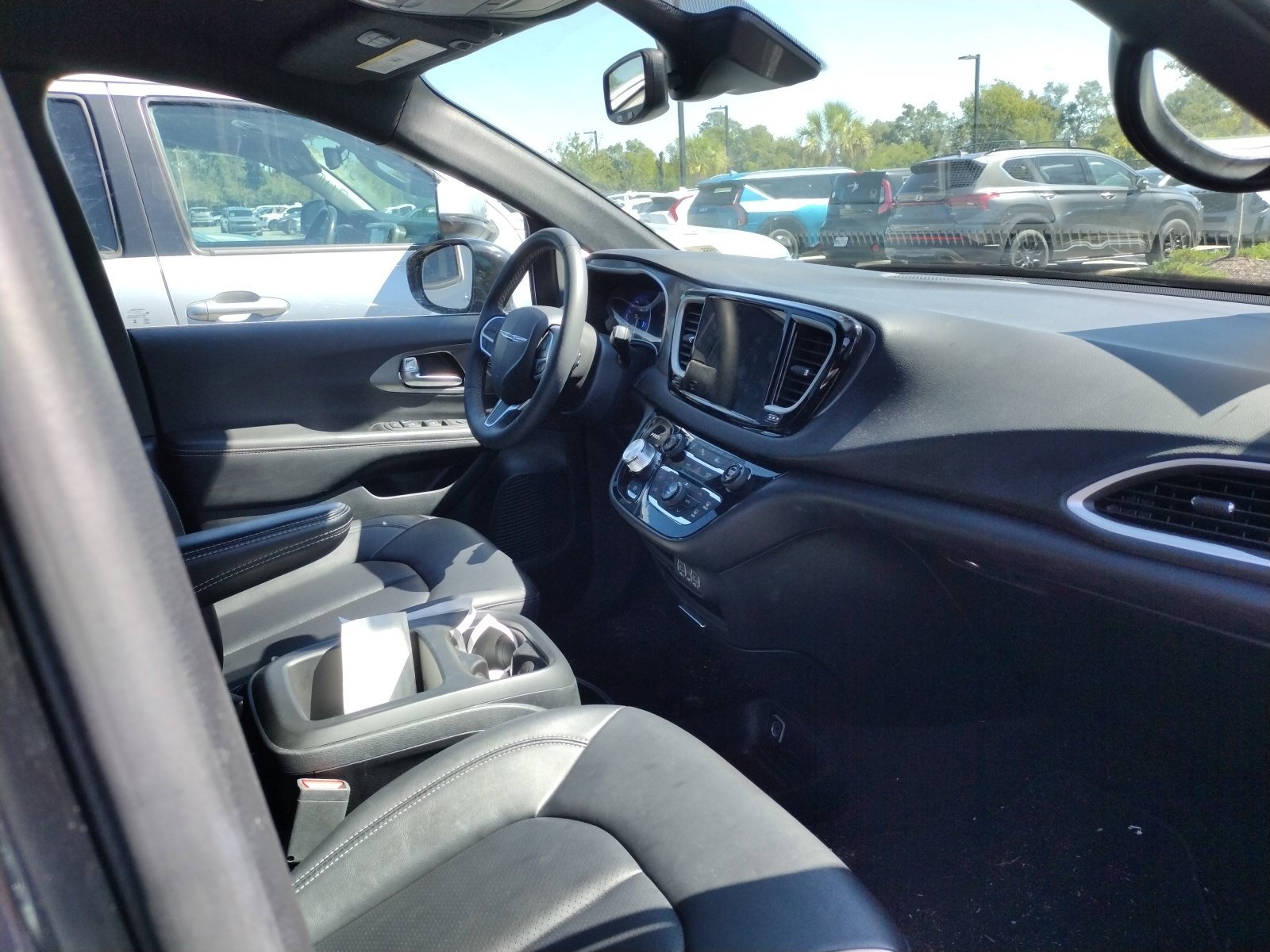Used 2025 Black Chrysler Select image 4